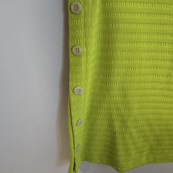 Juniper + Lime Vibrant Green Sleeveless Button-Detail Top Size L - Picture 3 of 5